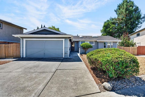 Photo of 922 Cottonwood Court, Petaluma, CA 94954 (MLS # 326072928)