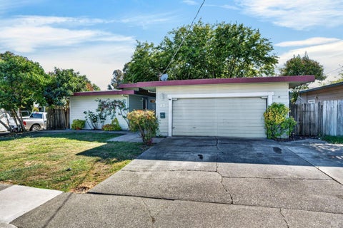 Photo of 128 Burlington Drive, Petaluma, CA 94952 (MLS # 326075869)