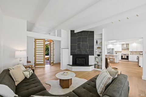 Photo of 716 University Street, Healdsburg, CA 95448 (MLS # 326042447)