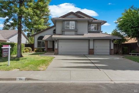 Photo of 231 Alder Crest Way, Vacaville, CA 95688 (MLS # 326048438)