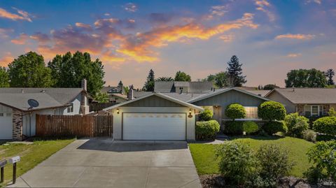 Photo of 182 Fairview Drive, Vacaville, CA 95687 (MLS # 326025401)