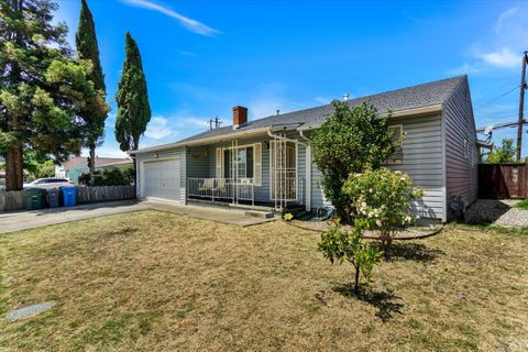 Photo of 113 Parkwood Drive, Vallejo, CA 94591 (MLS # 326058611)