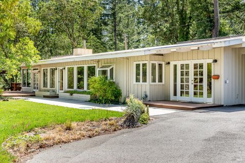 Photo of 6662 St Helena Road, Santa Rosa, CA 95404 (MLS # 326048365)