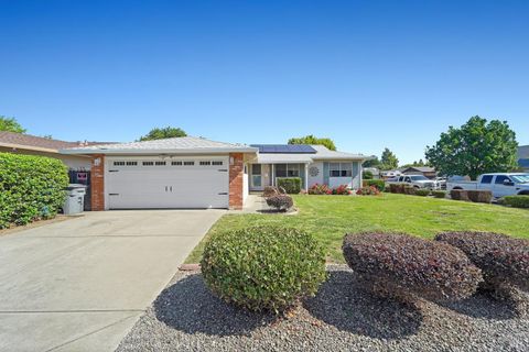 Photo of 130 Donner Drive, Vacaville, CA 95687 (MLS # 326041521)
