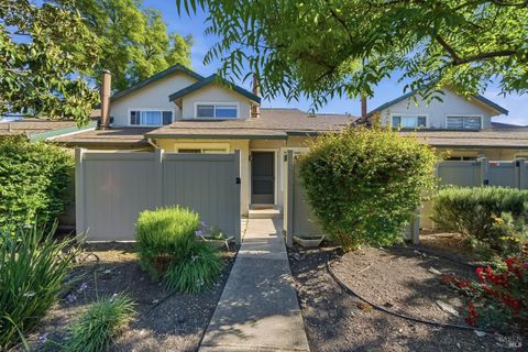 Photo of 1017 Copeland Creek Drive, Rohnert Park, CA 94928 (MLS # 326040179)