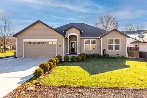 Photo of 18094 Spyglass Road, Hidden Valley Lake, CA 95467 (MLS # 326026586)