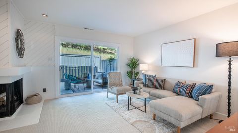 Photo of 8 Ace Court, Fairfax, CA 94930 (MLS # 326017872)