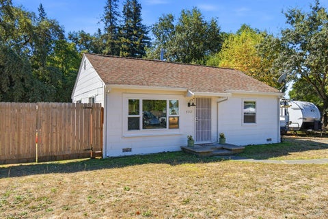Photo of 732 Blossom Way, Santa Rosa, CA 95401 (MLS # 326077872)