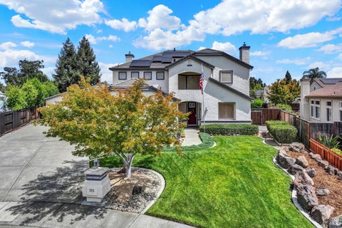 Photo of 325 Stoneridge Circle, Vacaville, CA 95687 (MLS # 326070109)