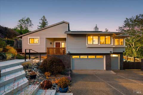 Photo of 3224 Cobblestone Drive, Santa Rosa, CA 95404 (MLS # 326046132)