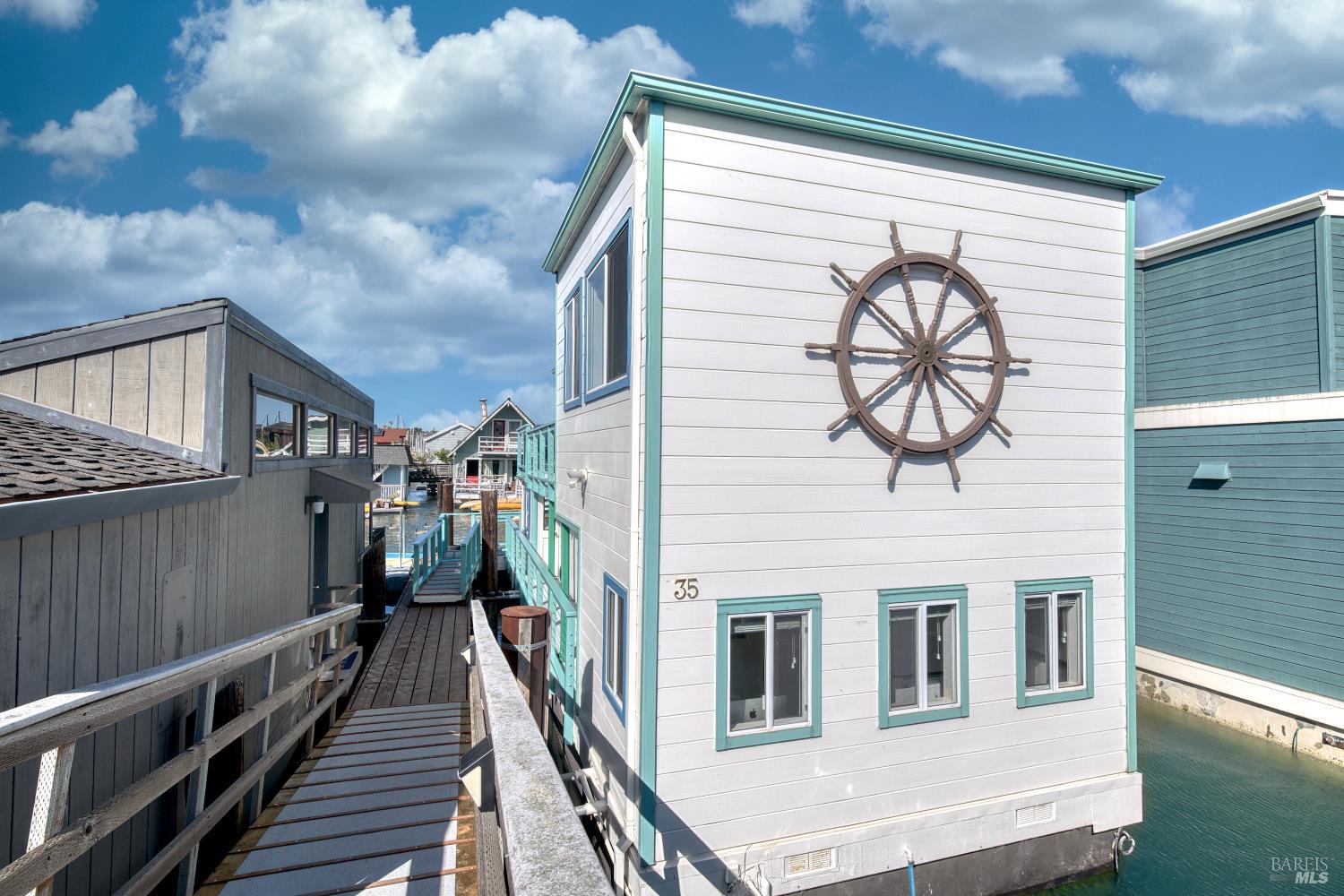 42 E Pier