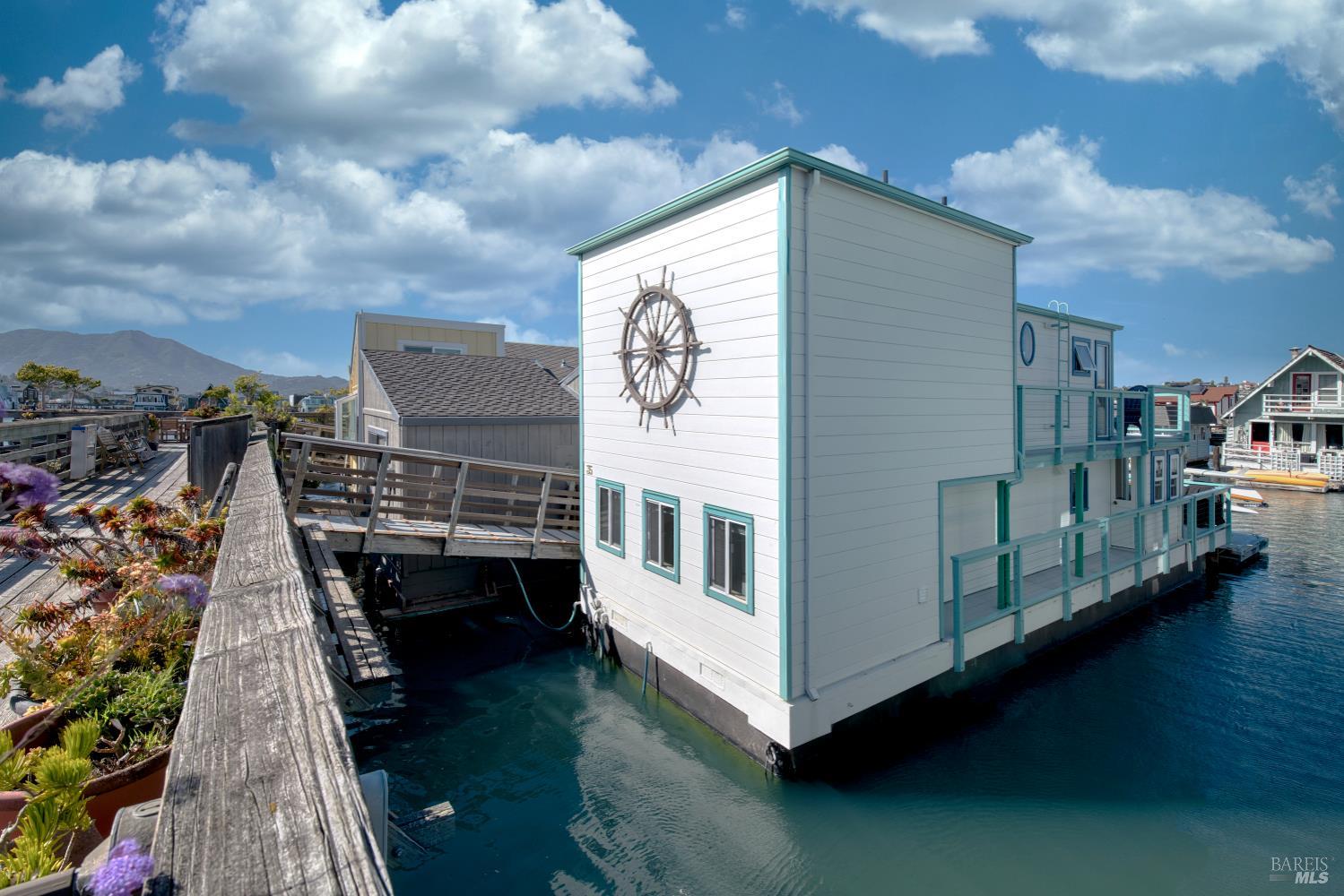 42 E Pier