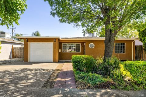 Photo of 460 Mcknight Lane, Vacaville, CA 95688 (MLS # 326029168)