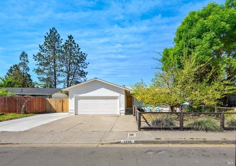 Photo of 1335 Lupine Road, Healdsburg, CA 95448 (MLS # 326021912)