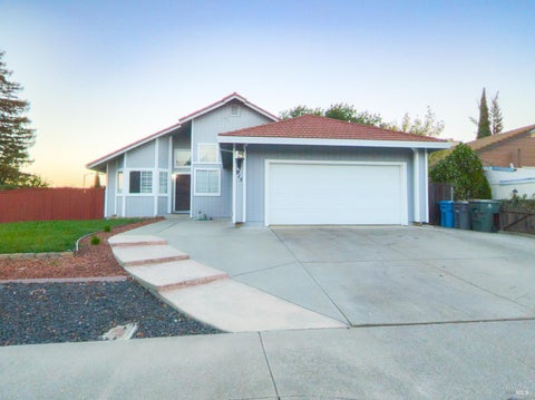 Photo of 915 Scottsdale Drive, Vacaville, CA 95687 (MLS # 326073406)