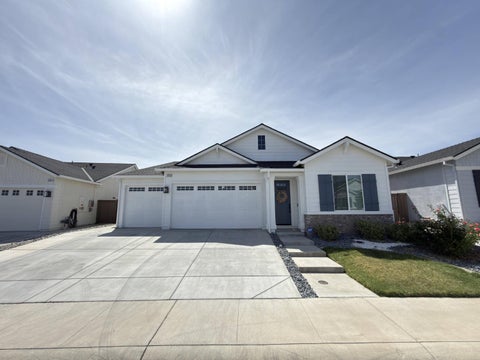 Photo of 1009 Gunnison Drive, Roseville, CA 95747 (MLS # 226111742)