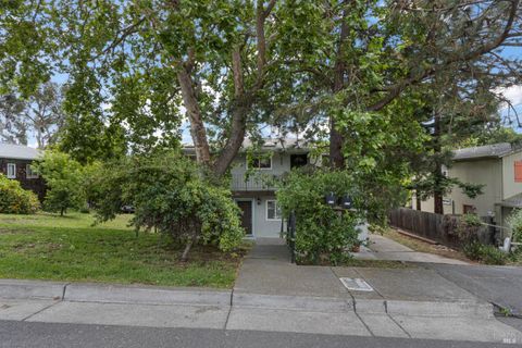 Photo of 650 E K Street, Benicia, CA 94510 (MLS # 326031003)