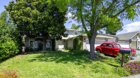 Photo of 868 Holly Avenue, Rohnert Park, CA 94928 (MLS # 326028459)