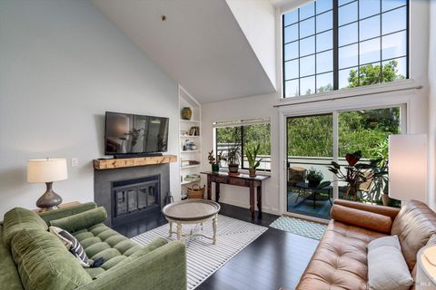 Photo of 146 Sandpiper Court, Novato, CA 94949 (MLS # 326011684)