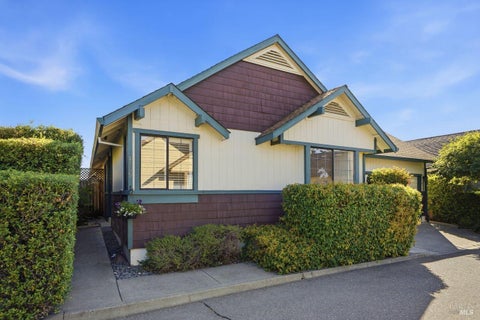 Photo of 1409 Morning Glory Drive, Petaluma, CA 94954 (MLS # 326061378)
