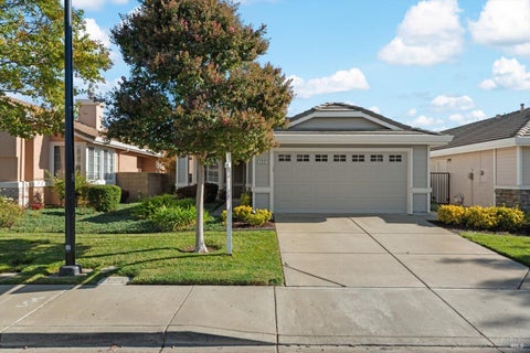 Photo of 460 Mandarin Circle, Vacaville, CA 95687 (MLS # 326083299)