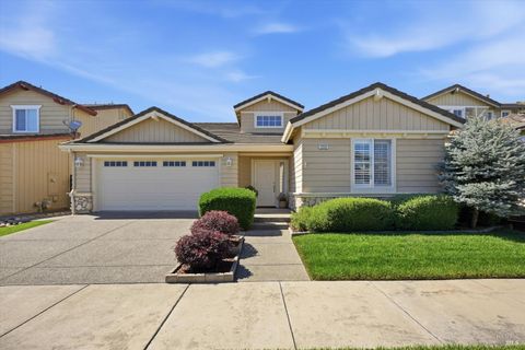 Photo of 7237 16th Hole Drive, Windsor, CA 95492 (MLS # 326051557)