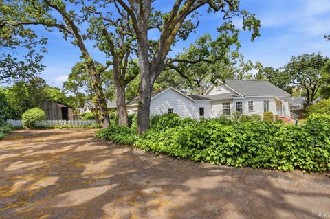 Photo of 8 Lawrence Drive, Novato, CA 94945 (MLS # 326028735)