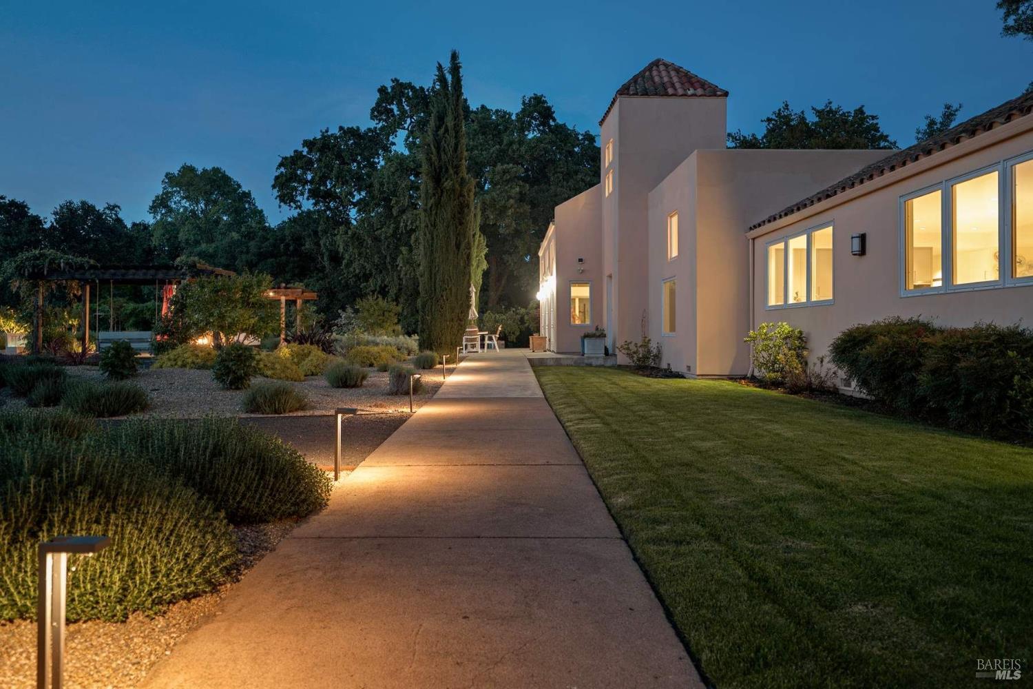942 Country Club Lane