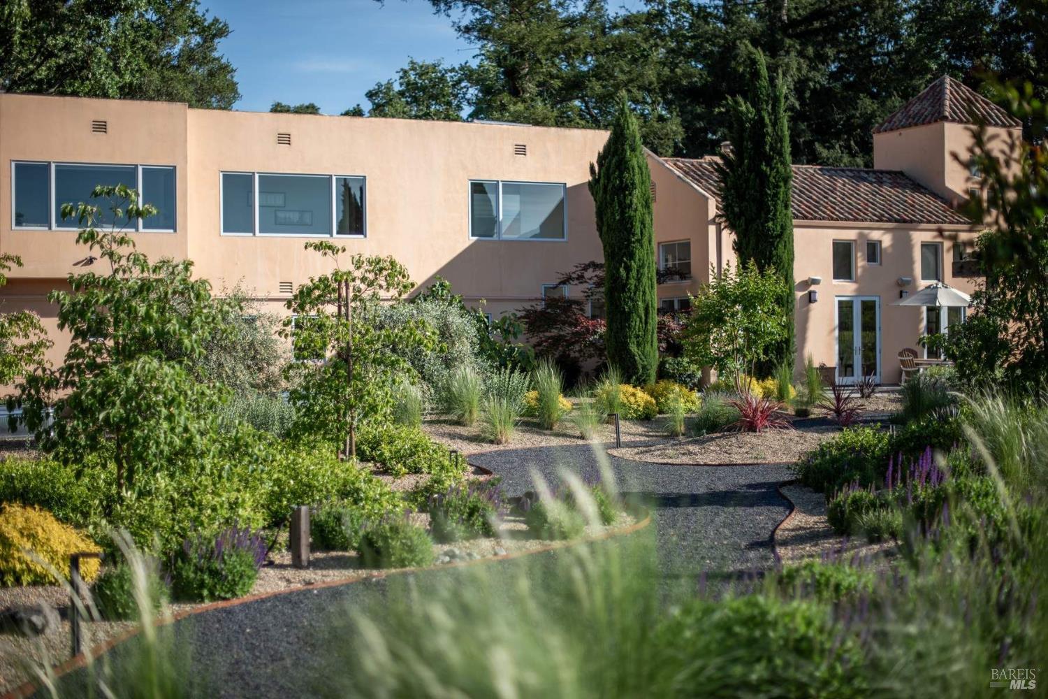 942 Country Club Lane