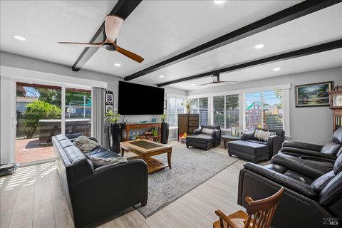 Photo of 343 Arizona Street, Fairfield, CA 94533 (MLS # 326035932)