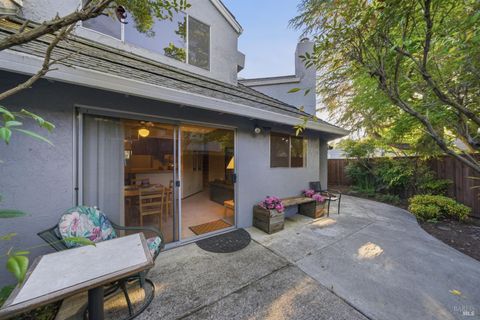 Photo of 514 Racquet Club Circle, Rohnert Park, CA 94928 (MLS # 326040803)