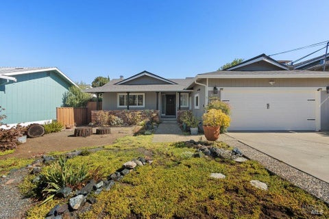 Photo of 455 W M Street, Benicia, CA 94510 (MLS # 326034921)
