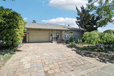 Photo of 1012 Mariposa Street, Vallejo, CA 94590 (MLS # 326029273)