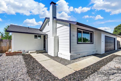 Photo of 831 Meadowlark Drive, Fairfield, CA 94533 (MLS # 326046027)