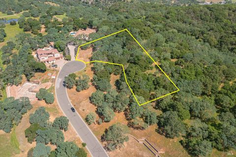 Photo of 750 Bridle Ridge Court, Fairfield, CA 94534 (MLS # 326025101)