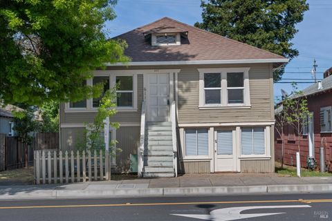 Photo of 611 Petaluma Boulevard S, Petaluma, CA 94952 (MLS # 326025345)