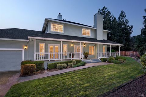 Photo of 410 Tee Drive, Healdsburg, CA 95448 (MLS # 326036825)