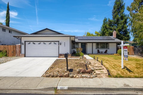Photo of 667 Corte Castro, Vacaville, CA 95688 (MLS # 326045018)