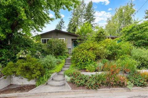 Photo of 7960 Bella Vista Drive, Sebastopol, CA 95472 (MLS # 326046734)