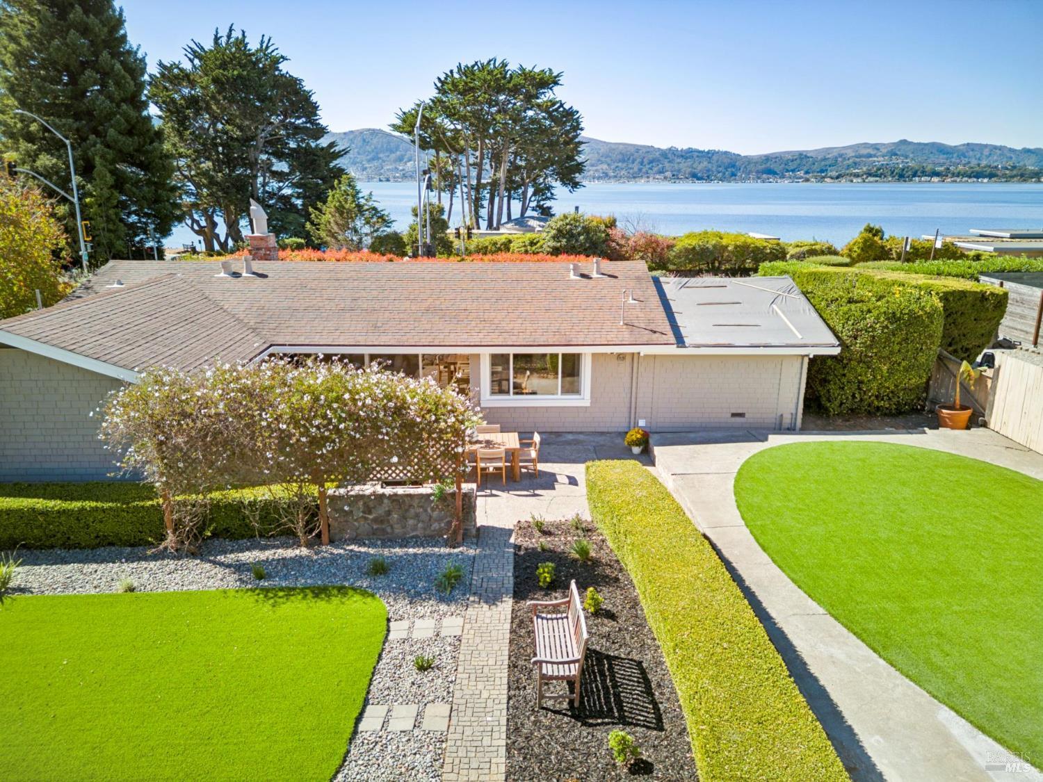 893 Tiburon Boulevard