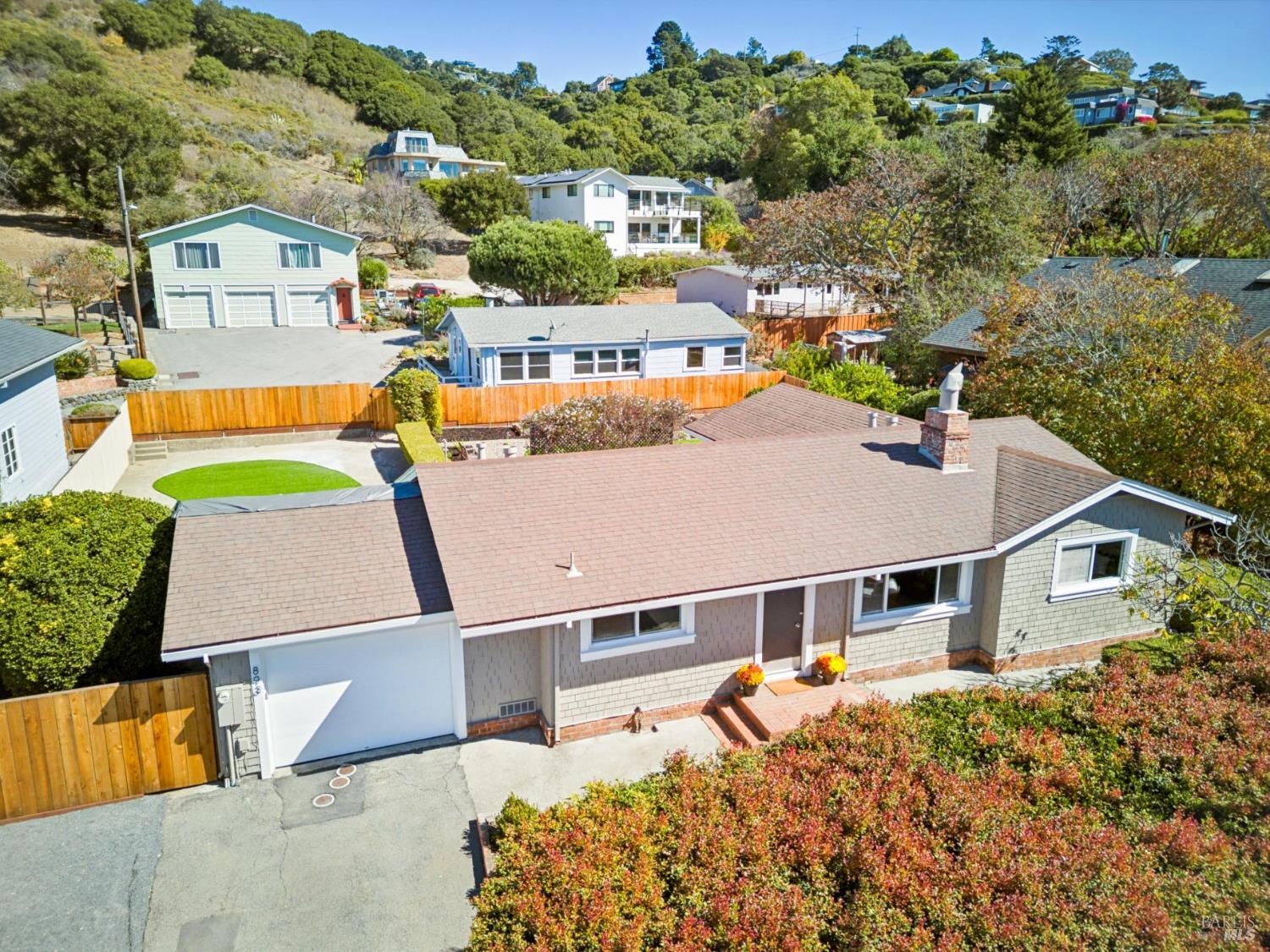 893 Tiburon Boulevard