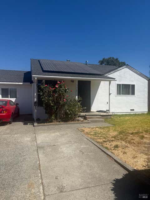 Photo of 372 Cottonwood Street, Vacaville, CA 95688 (MLS # 326071300)
