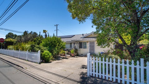 Photo of 1801 Corby Avenue, Santa Rosa, CA 95407 (MLS # 326054682)