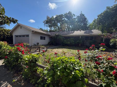 Photo of 6132 Bridgewood Drive, Santa Rosa, CA 95409 (MLS # 326031004)