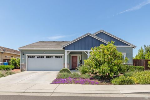 Photo of 670 Bluebird Drive, Dixon, CA 95620 (MLS # 326045916)