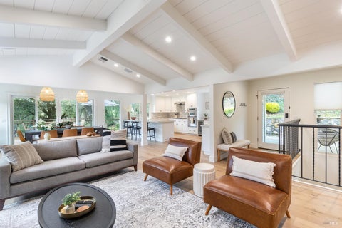 Photo of 695 Chiquita Road, Healdsburg, CA 95448 (MLS # 326033684)