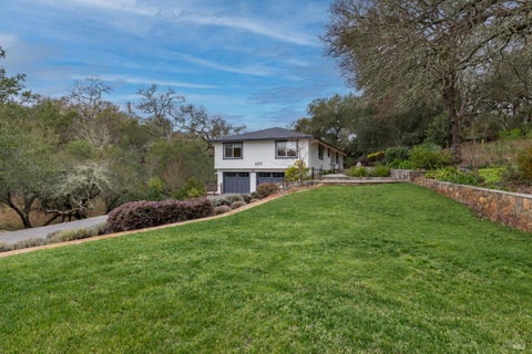 Photo of 695 Chiquita Road, Healdsburg, CA 95448 (MLS # 326033684)
