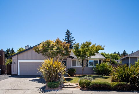 Photo of 1119 Santa Cruz Way, Rohnert Park, CA 94928 (MLS # 326074238)