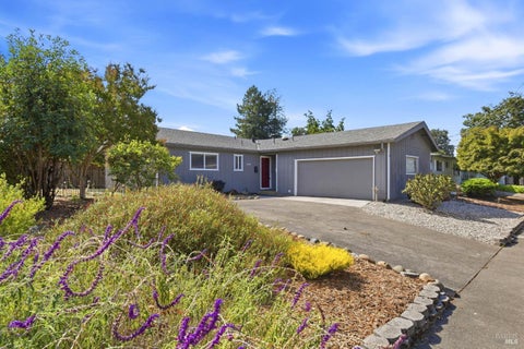 Photo of 1142 Guaymas Street, Santa Rosa, CA 95401 (MLS # 326081407)