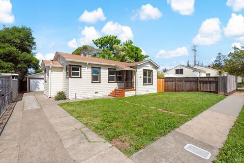 Photo of 433 Glenn Street, Vallejo, CA 94590 (MLS # 326037784)